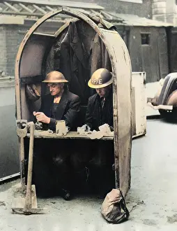 Pluck: A Cosy Diner - Workmen have lunch amid the air raids