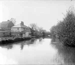 Footscray: Cottages by Riverside