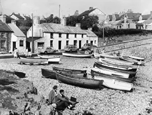 Moelfre: COUPLE ON BEACH/1950S