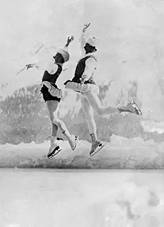 Iceskating: Couple dancing on ice