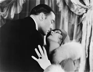 Desirable: Couple kissing