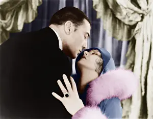 Desirable: Couple kissing