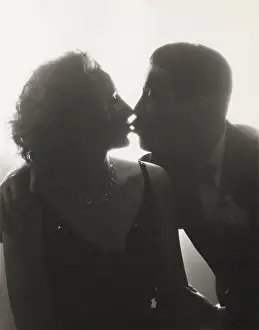 Ov1606: Couple kissing in silhouette