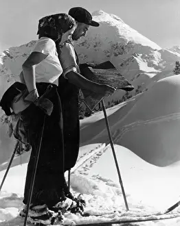Leasure: Couple skiing in the mountains