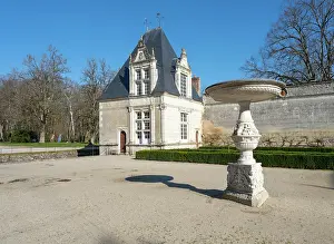 Mariage: Cour d'Honneur, Chateau de Villesavin, Tour-en-Sologne