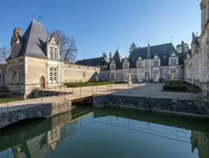 Mariage: Cour d'Honneur, Chateau de Villesavin, Tour-en-Sologne