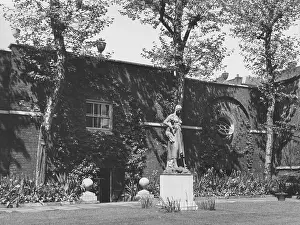 Courtauld: COURTAULD GARDEN