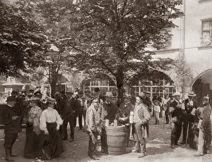 Mugs: Courtyard of the Hofbraeuhaus in Munich, 1909