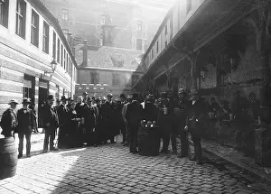 Waitress: Courtyard of the Hofbraeuhaus in Munich