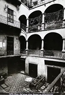 Arcades: Courtyard of a house at Fleischmarkt