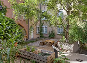Quartier: Courtyard, Lyon, France