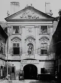 Courtyards: Courtyard in Mariahilferstrasse with Atelier Artot