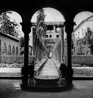 Hedges: Courtyard of the Palacio del Generalife, 1939