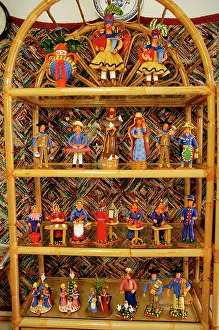 Craftsmanship: Crafts. Bonecos of Estremoz. Ceramic figures representing di