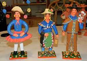 Craftsmanship: Crafts. Bonecos of Estremoz. Ceramic figures representing di