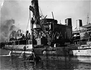 Dredger: CRANE DOCK DREDGER