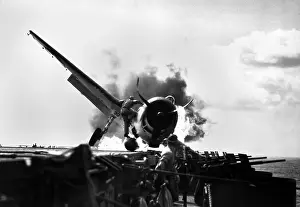 Galvanic: Crash landing of a Hellcat fighter on flight deck