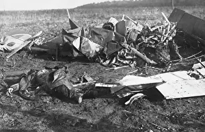 Crashed British fighter plane and dead airman, WW1