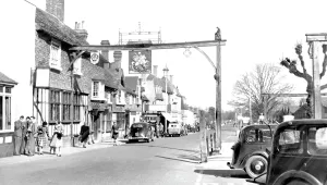 Crawley: Crawley, the George Hotel c1955