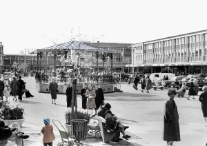 Crawley: Crawley, Queen's Square c1960