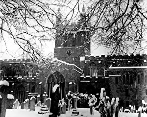 Crediton: Crediton Church, Devon, in the snow