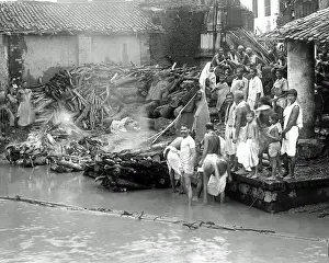 Cremation: Cremating bodies at the waterside, India