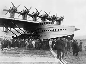 Biggest: Crew and passengers in front of a Dornier Do X, 1929