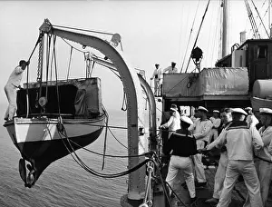 Survey: Crew at work aboard the Meteor