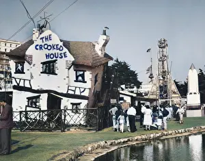 Sideshows: CROOKED HOUSE, SOUTHEND