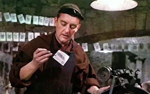 Cribbins: CROOKS IN CLOISTERS