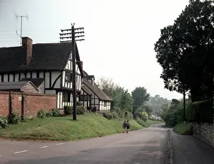 Cropthorne: Cropthorne Hill - Half timbered cottages