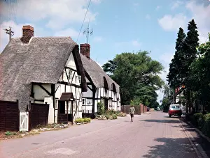 Cropthorne: Cropthorne - Thatched cottages