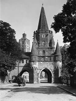 Frau: Cross Gate in Ingolstadt, 1929