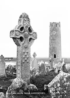 Offaly: Cross and Round Tower, Clonmacnois