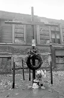 Fatalities: Cross, wreath and flowers, Berlin Wall, Berlin, Germany