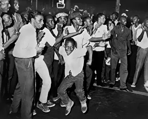 Taunting: crowd - African Americans - riots - Harlem