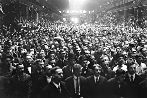 Allis: A crowd of Allis Chalmers workers waiting ?