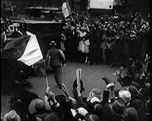 Eamon: Crowd Cheering as a Car Carrying President