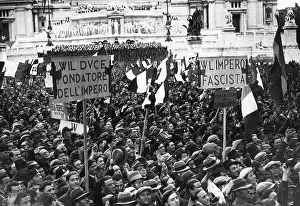 Emanuele: Crowd on the day of founding the Fascist Party in Rome, 1937