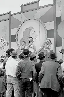 Girlie: Crowd - Show - Entertainment - Carnival