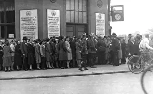 Hessen: Crowd at the Frankfurter Sparkasse, 1931