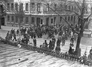 Agitated: Crowd in front of the headquarters of the separatists in Aac