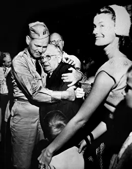 Usns: crowd - Korean War - POW's - celebration
