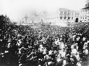 Gathers: Crowd in front of the Kreml in Moscow, 1904/1905
