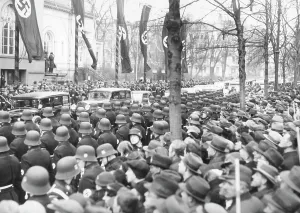 Kroll Opera: Crowd in front of the Kroll Opera House in Berlin, 1937