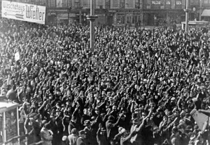 Jubilation: Crowd on the main square in Graz, 1938
