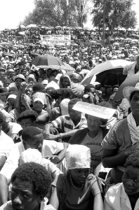 Duradingwe: Some of the crowd at a mass funeral in Alexandra