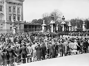 Accession: Crowd outside Buckingham Palace on the occasion of the Silve