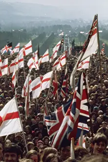 Loyalism: Crowd of people with flags, Northern Ireland