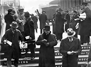Leaflets: Crowd of people with flyers, 1933